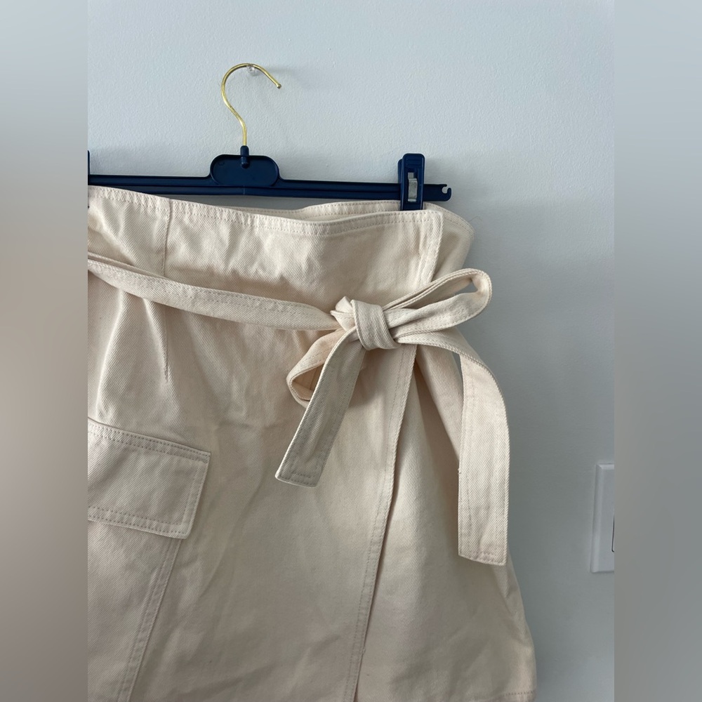 H&M Wrapover Tie High-Waisted Twill Skirt‎ - Picture 4 of 9